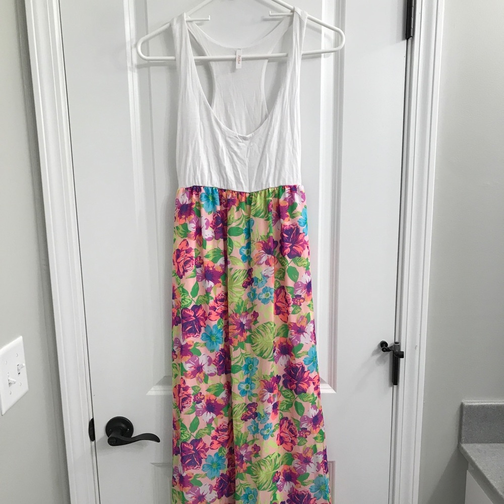 White floral maxi